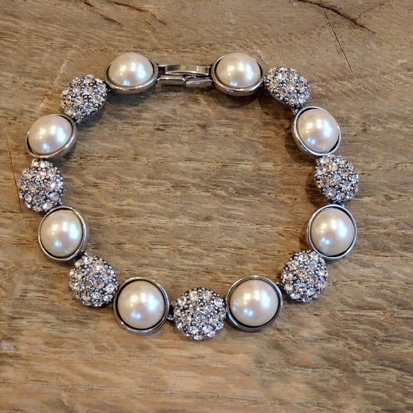 Rare Vintage Monet Faux Pearl Cabs & Pavé Crystal Silver Tone Elegant Bracelet - Picture 6 of 8